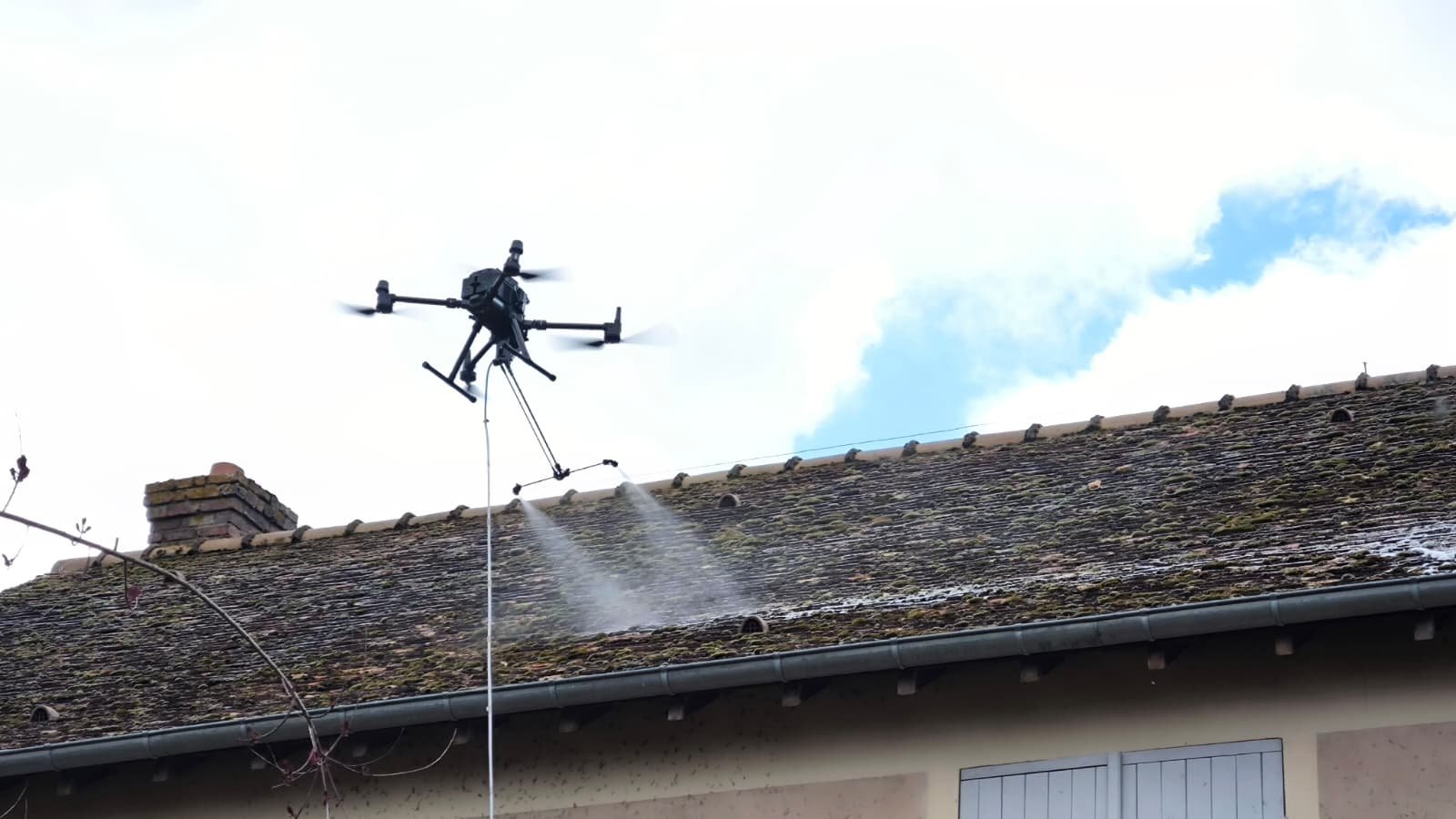 Nettoyage toiture sans danger